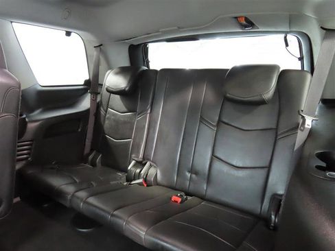 Used 2016 Cadillac Escalade Luxury RWD image 35