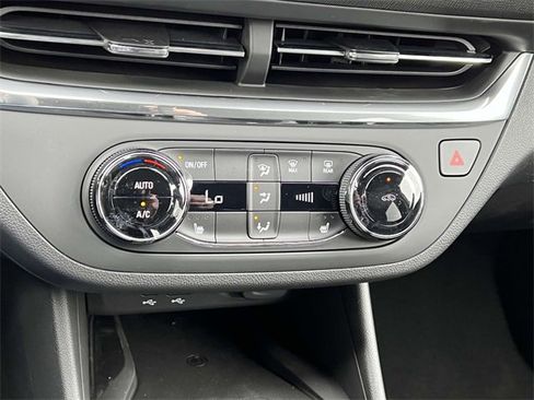 Used 2025 Buick Envista Preferred w/ Convenience I Package image 22