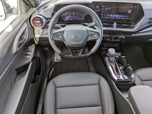 New 2026 Chevrolet Trax RS w/ Sunroof Package FWD image 4