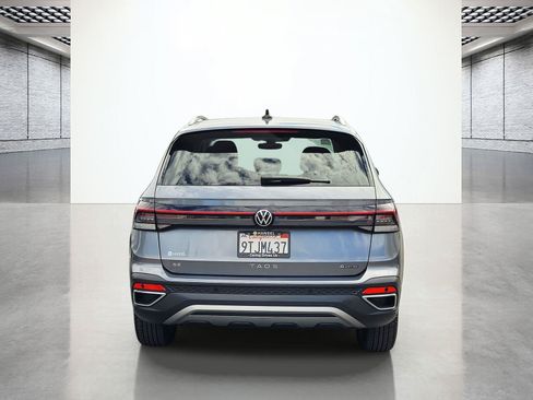 Certified 2025 Volkswagen Taos SE w/ Panoramic Sunroof Package AWD/4WD image 8