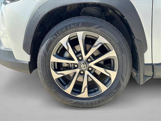 Used 2022 Toyota Corolla Cross XLE w/ Convenience Package AWD/4WD image 26