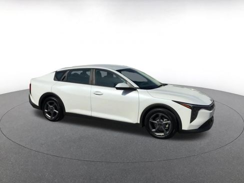 Used 2025 Kia K4 LXS image 3