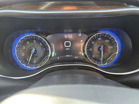 Used 2021 Chrysler Pacifica Limited AWD/4WD image 17