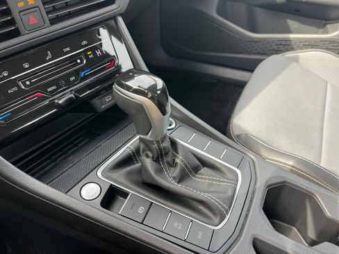 Used 2025 Volkswagen Jetta SE image 41