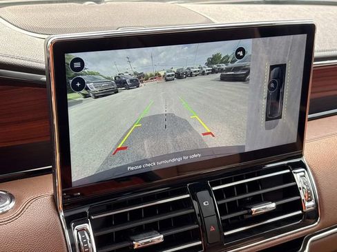Certified 2024 Lincoln Navigator Reserve AWD/4WD image 32
