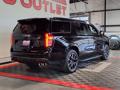 Used 2022 Chevrolet Suburban RST w/ Sport Performance Package image 8