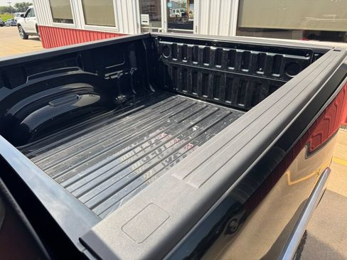 Used 2019 RAM 1500 Laramie AWD/4WD image 13