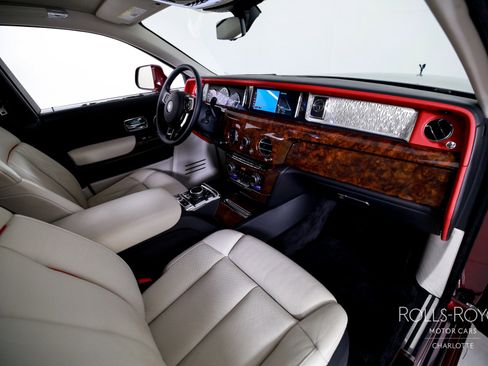 Used 2019 Rolls-Royce Phantom Sedan image 36