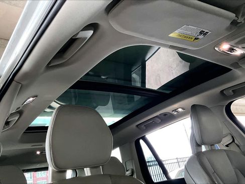 Used 2017 Volvo XC90 T6 Momentum w/ Vision Package image 14