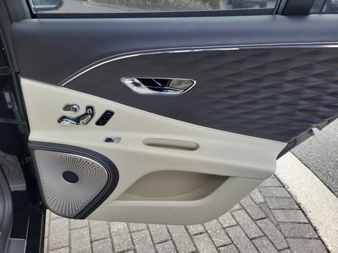 Used 2021 Bentley Flying Spur V8 AWD/4WD image 26