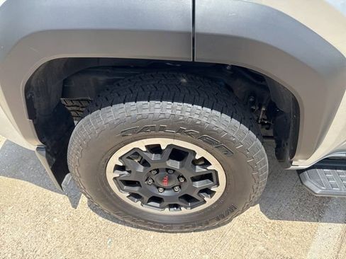 Used 2025 Toyota 4Runner TRD Off-Road Premium w/ Tow Technology Package AWD/4WD image 9