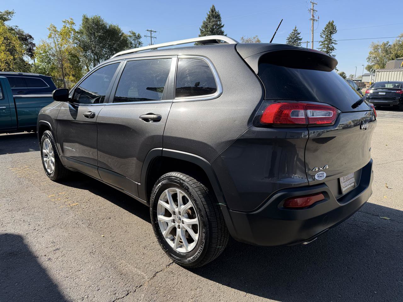 Used 2014 Jeep Cherokee Latitude w/ Cold Weather Group AWD/4WD image 5