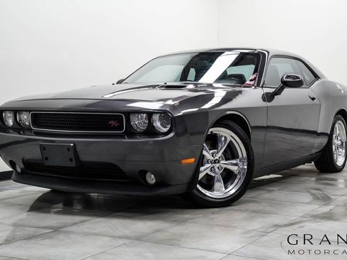 Used 2013 Dodge Challenger R/T RWD image 1