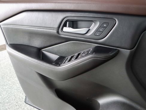 Used 2022 Nissan Rogue SL w/ SL Premium Package image 22