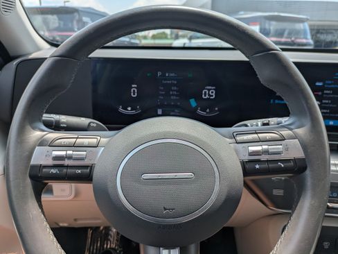 Used 2025 Hyundai Kona SEL FWD image 28