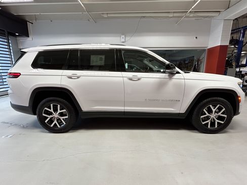 Certified 2023 Jeep Grand Cherokee L Limited w/ Luxury Tech Group II AWD/4WD image 11