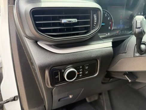 Used 2024 Ford Explorer XLT RWD image 13