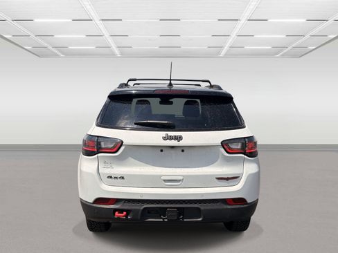Used 2025 Jeep Compass Trailhawk w/ Trailhawk Elite Group AWD/4WD image 4