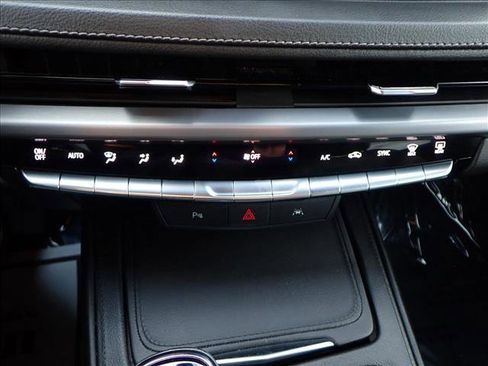 Used 2024 Cadillac XT4 Premium Luxury image 20