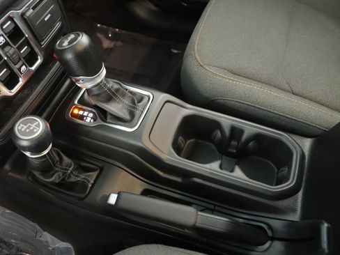 Certified 2024 Jeep Wrangler Sport S image 15