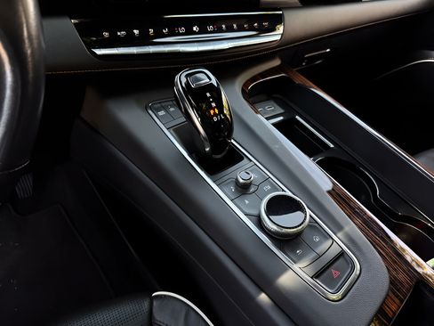 Used 2023 Cadillac Escalade Premium Luxury AWD/4WD image 11