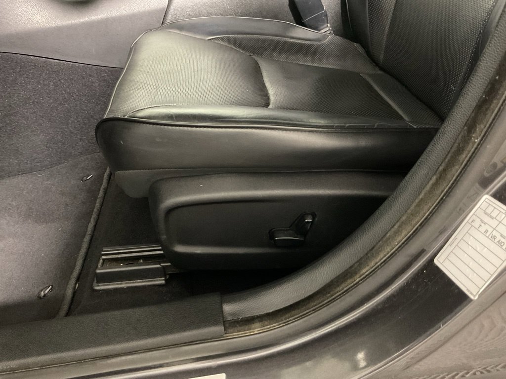 Used 2019 Chrysler 300 Limited AWD/4WD image 22