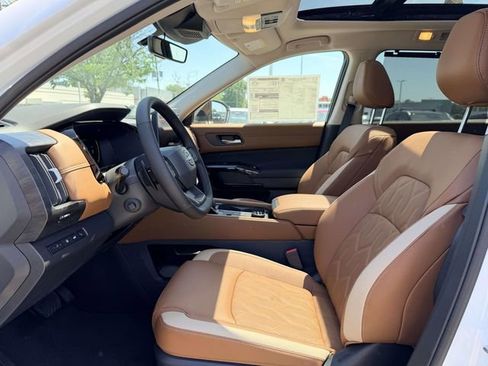 New 2026 Nissan Pathfinder Platinum AWD/4WD image 16