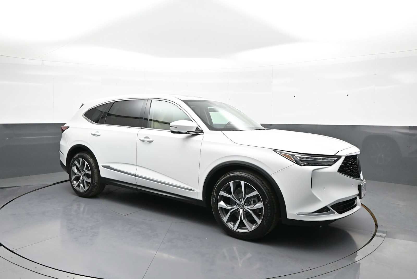 Certified 2024 Acura MDX w/ Technology Package AWD/4WD image 3