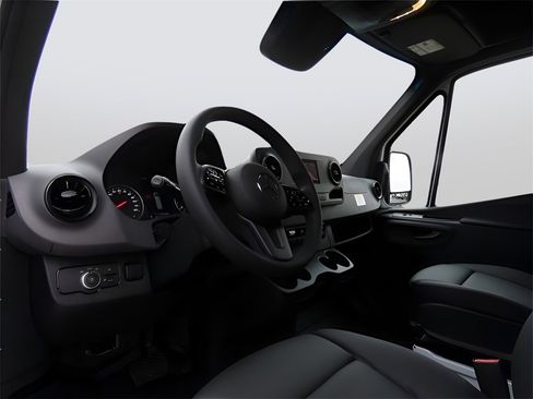 Used 2024 Mercedes-Benz Sprinter 3500 image 26