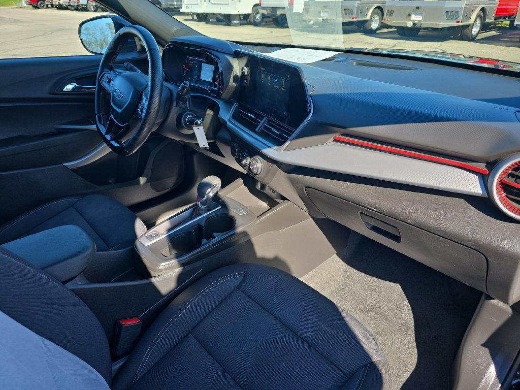 Used 2026 Chevrolet Trax RS FWD image 18