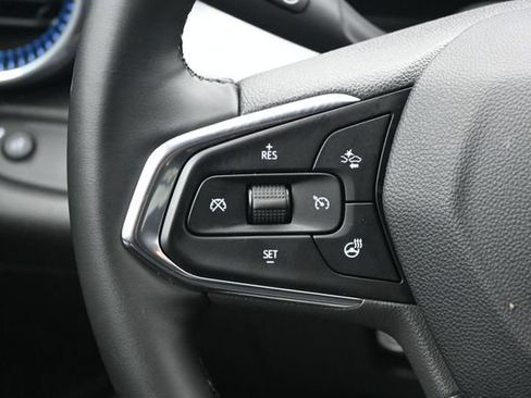 Used 2025 Chevrolet Trax LT w/ LT Convenience Package FWD image 16