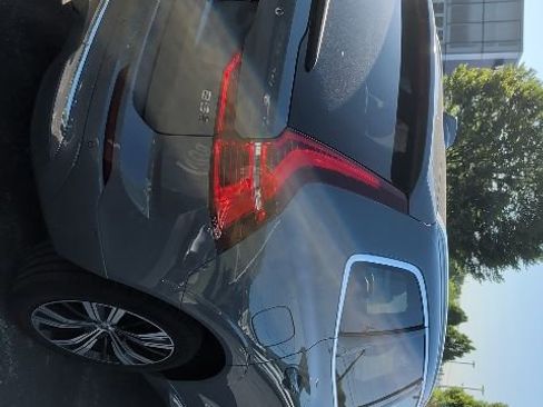 Used 2023 Volvo XC60 B5 Plus w/ Climate Package AWD/4WD image 5
