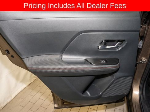 Used 2025 Nissan Kicks SR AWD/4WD image 9