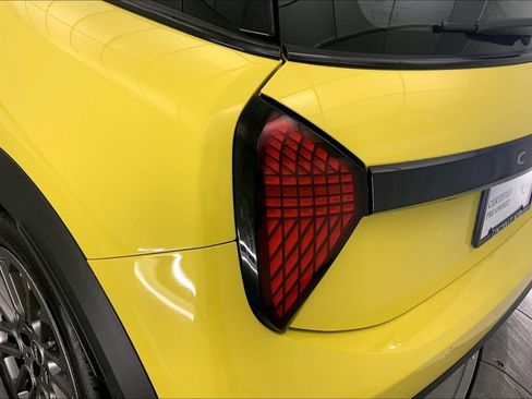 Certified 2025 MINI Cooper S image 28