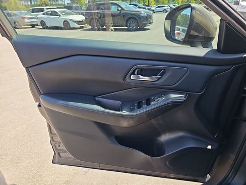 Used 2024 Nissan Rogue SV FWD image 30
