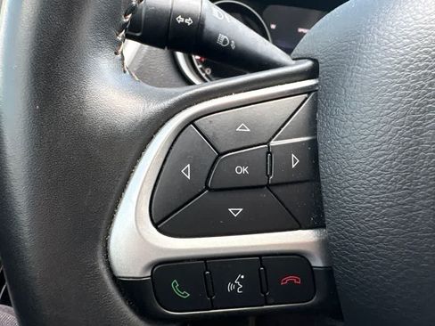 Used 2018 Jeep Compass Latitude w/ Popular Equipment Group FWD image 12