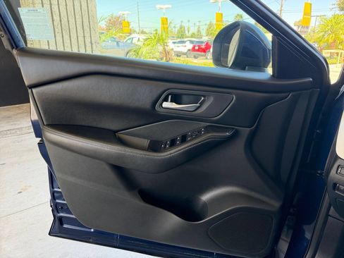 Used 2025 Nissan Rogue SV FWD image 18