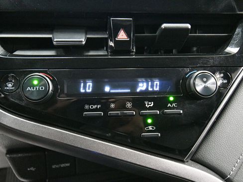 Used 2024 Toyota Camry SE image 15