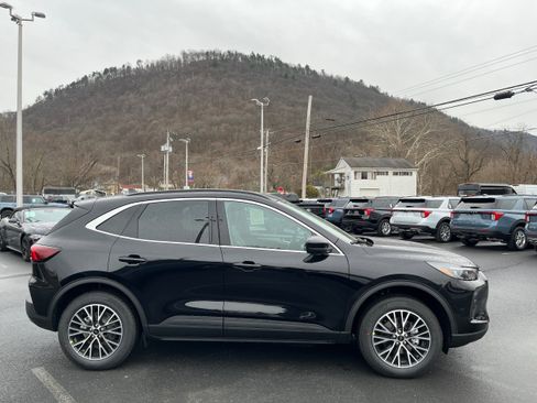 New 2026 Ford Escape SE w/ PHEV Premium Package image 4