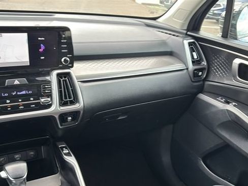 Used 2022 Kia Sorento S FWD image 28