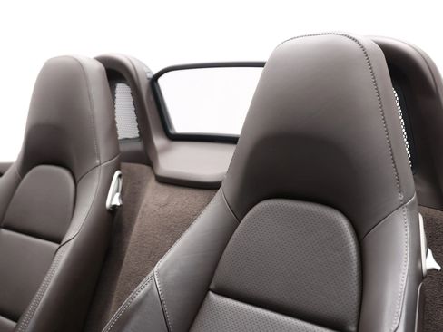 Used 2019 Porsche 718 Boxster image 17