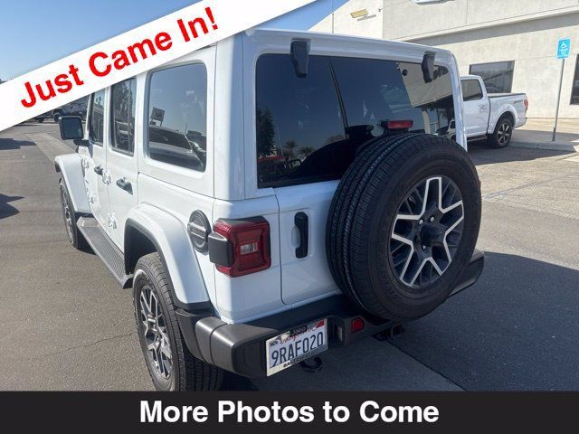 Used 2024 Jeep Wrangler Unlimited Sahara w/ Technology Group AWD/4WD image 3