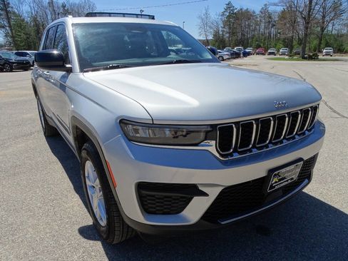 Used 2022 Jeep Grand Cherokee Laredo w/ Luxury Tech Group I image 4