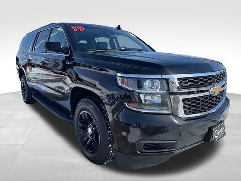 Used 2019 Chevrolet Suburban LT image 7