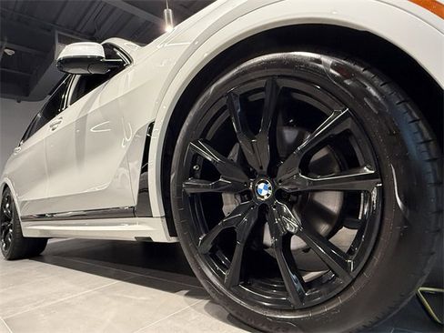 Certified 2024 BMW X7 xDrive40i w/ M Sport Package image 9