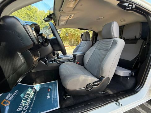 Used 2022 Toyota Tacoma SR image 14