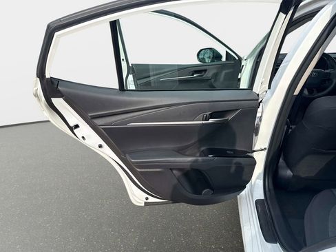 Used 2025 Toyota Camry LE w/ Convenience Package image 11