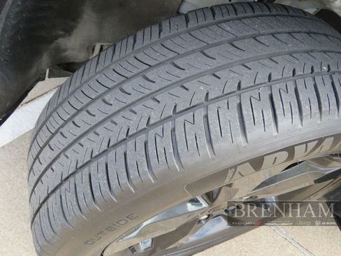 Used 2023 Jeep Grand Cherokee L Laredo image 11