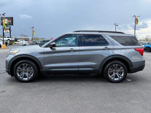 Used 2024 Ford Explorer XLT w/ Equipment Group 202A AWD/4WD image 5