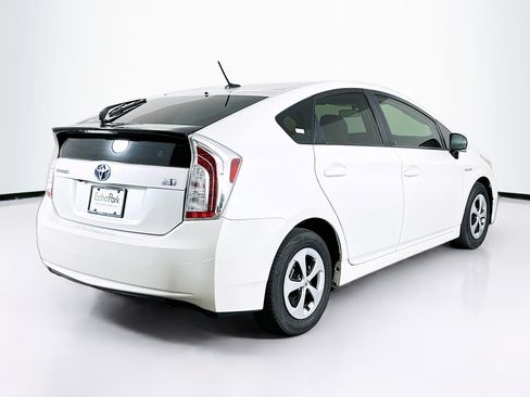 Used 2014 Toyota Prius Three w/ Preferred Accessory Package FWD image 9